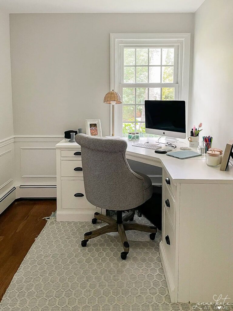 Espacios pequeños, grandes soluciones: 35 ideas de diseño para tu oficina en casa