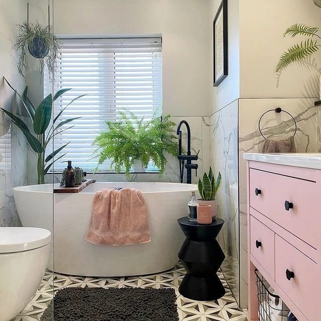 El secreto para un diseño de baño pequeño, elegante y bonito en espacios reducidos